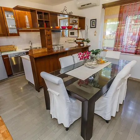 Apartment Ruzic Split